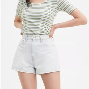 Levi’s Wide Leg Mid Length Shorts- size 25